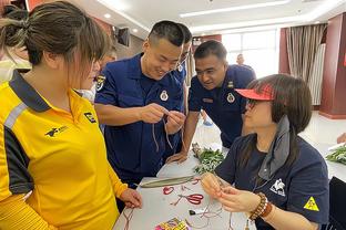 曼城发布海报预热足总杯：B席出镜，配图有孔帕尼捧杯照片